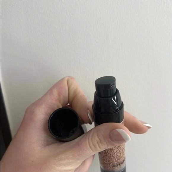 CHANEL Les Beiges Water Fresh Complextion Touch Shade BR12 - Picture 6 of 6